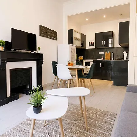 Charrelle - T2 Lumineux Equipe • 4 Pers • Centre • Tram A Pied Appartement