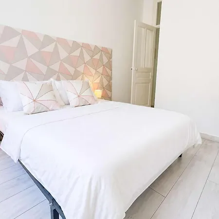Charrelle - T2 Lumineux Equipe • 4 Pers • Centre • Tram A Pied Appartement *